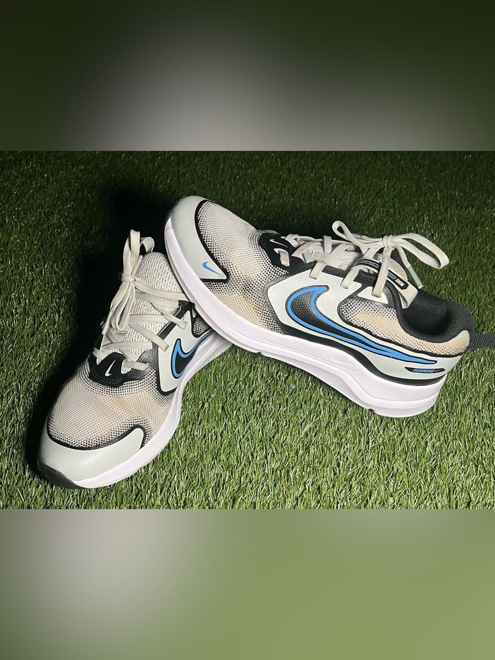 Nike Cosmic Runner Sneakers Youth 6 Womens 7.5 Lightweight Trainers